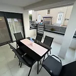 Ivana Apartament *